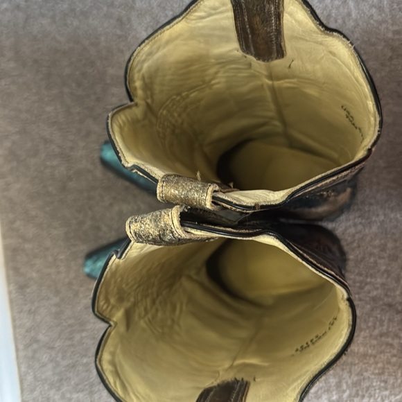 Women’s Snip Toe Boots - Picture 4 of 6